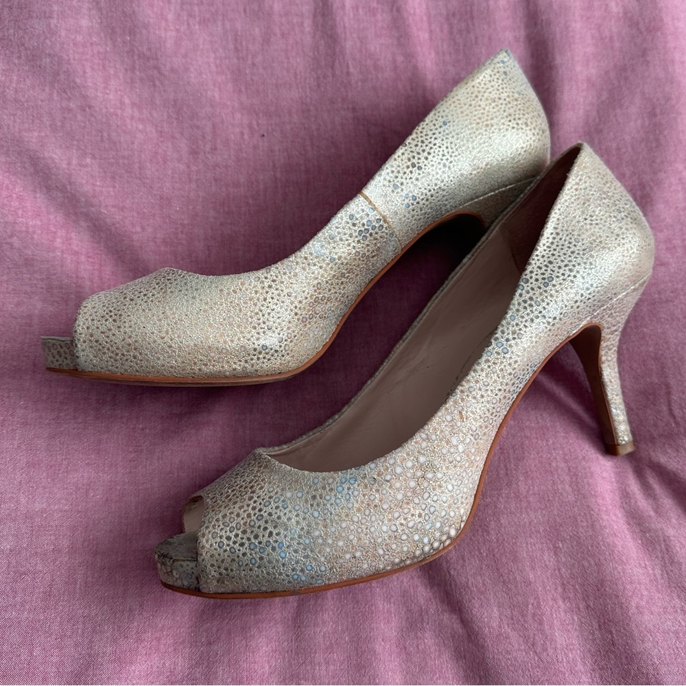 Vince Camuto peep toe heels Sz 9.5